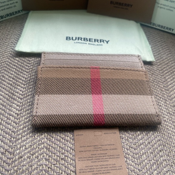 Burberry Tan and Red Check Card Holder BRAND NEW - Picture 1 of 6